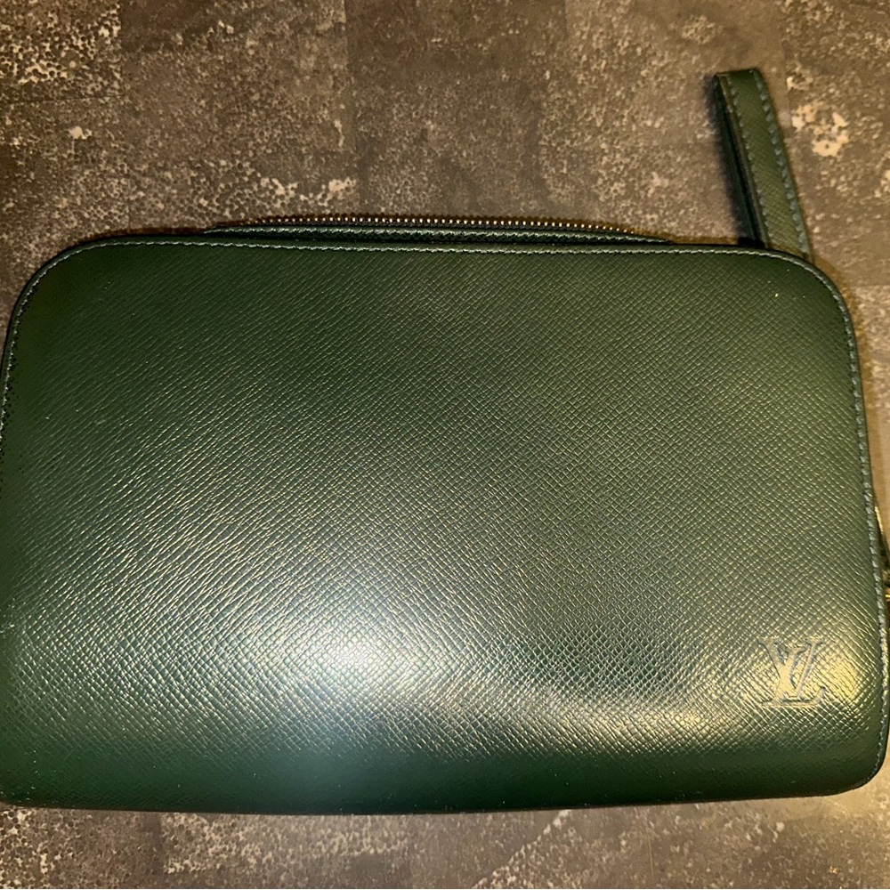 Louis Vuitton Orsay Taiga Green Leather Wristlet Clutch - Picture 2 of 8